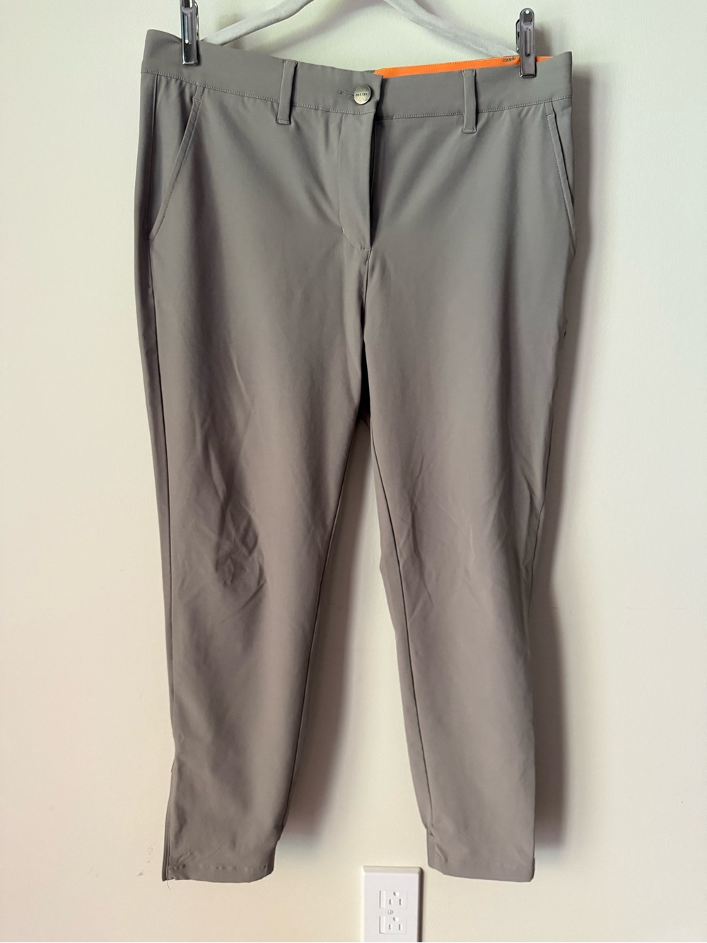 Macade Women’s Tan Golf Pants Size 40 S Slim Fit Performance Ankle Pants